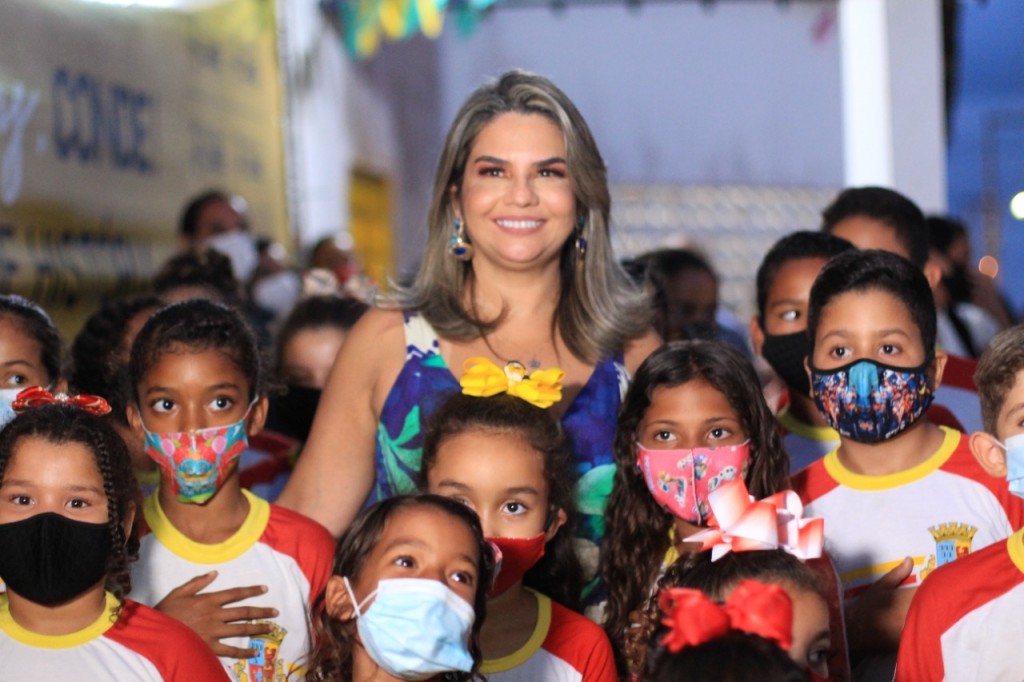 PREFEITA KARLA PIMENTEL GARANTE RATEIO DE 70% DO FUNDEB PARA PROFESSORES DA REDE MUNICIPAL DE ENSINO NO CONDE