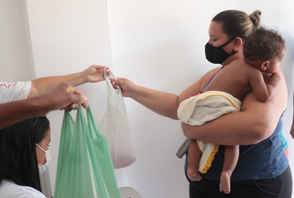 PREFEITURA DE CONDE DISTRIBUI AVES NATALINAS ÀS FAMÍLIAS EM SITUAÇÃO DE VULNERABILIDADE SOCIAL