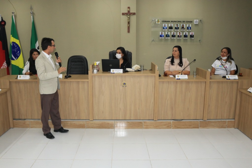 Conde abre fórum para debater a proteção das crianças e adolescentes