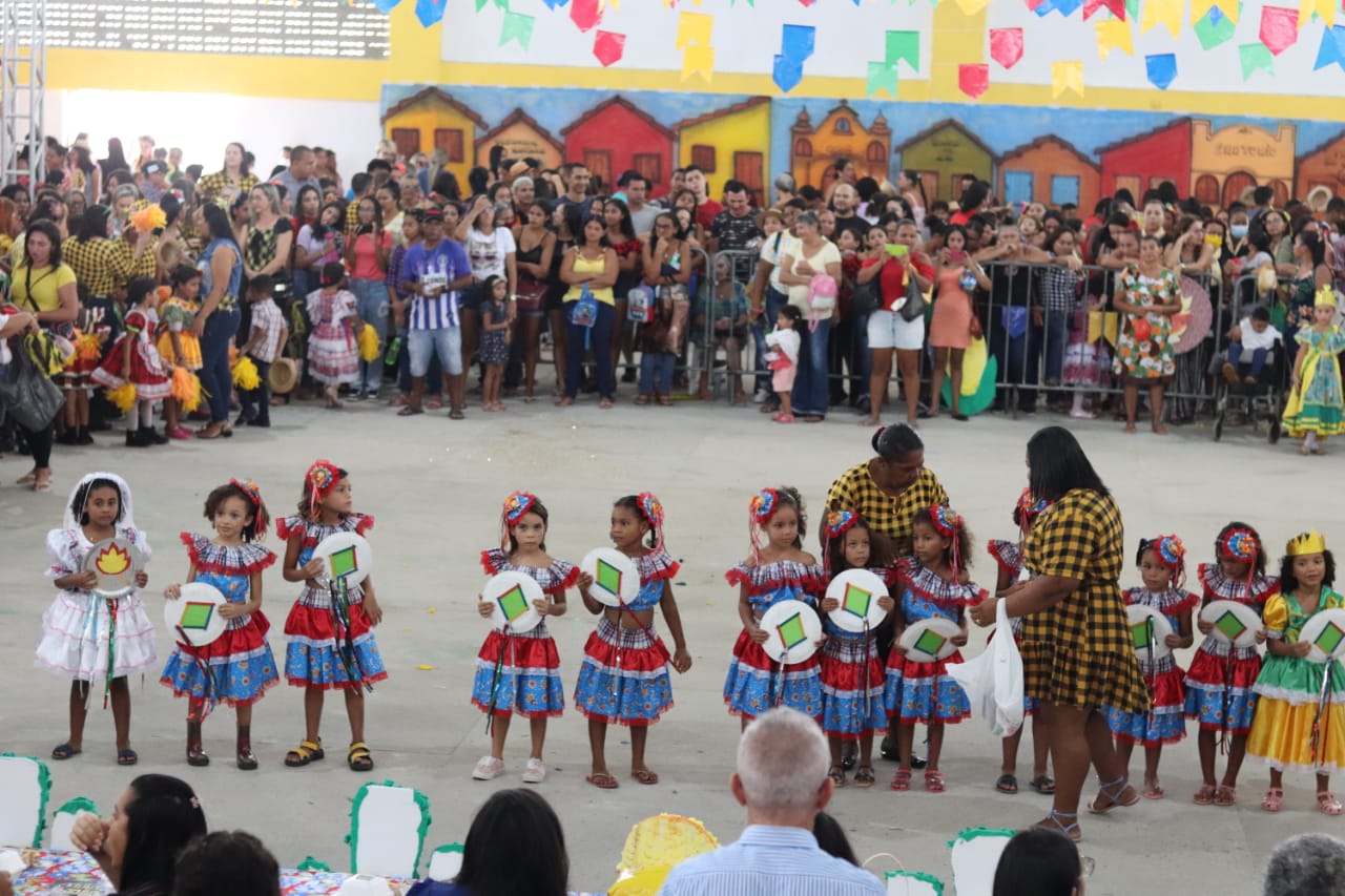 São João Interescolar reúne estudantes da rede municipal de ensino em dia festivo com apresentações culturais