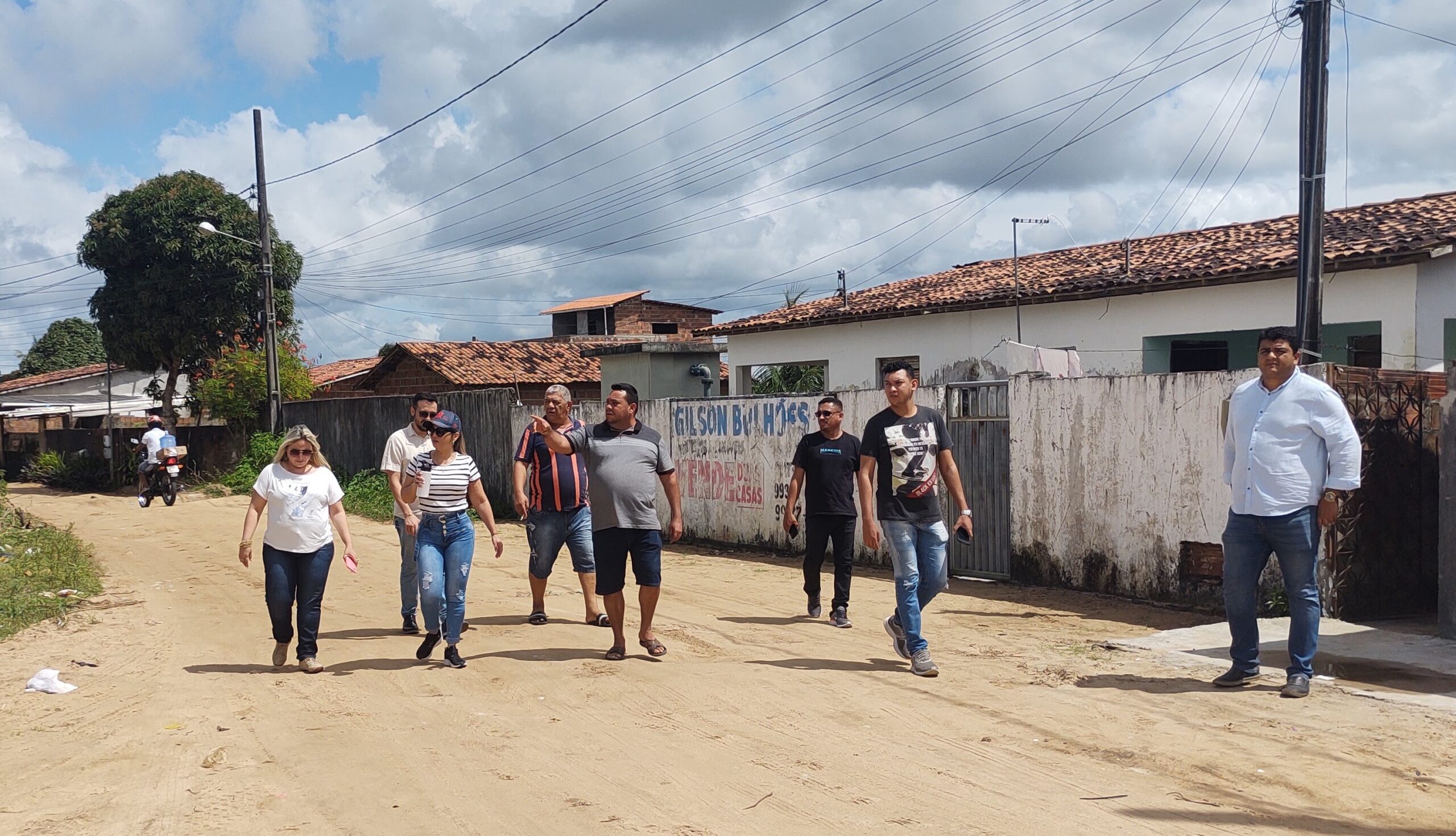 Prefeita e equipes da Seinfra visitam ruas de Conde que serão beneficiadas com programa de pavimentação