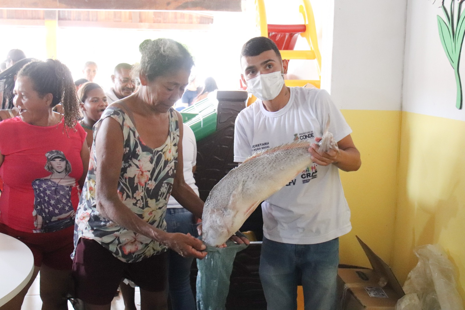 Prefeitura de Conde faz distribuição do peixe da Semana Santa à população