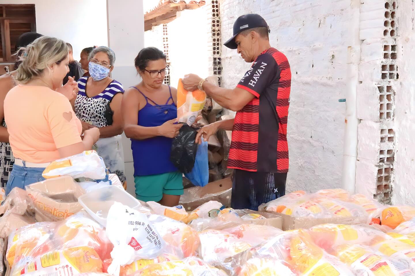 Prefeitura de Conde beneficia quase 10 mil famílias com a distribuição das aves natalinas, peixe na semana santa e milho no período junino
