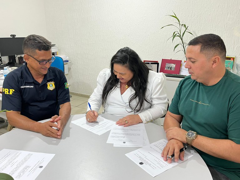Conde firma parceria com a PRF para levar educação de trânsito às escolas da rede pública