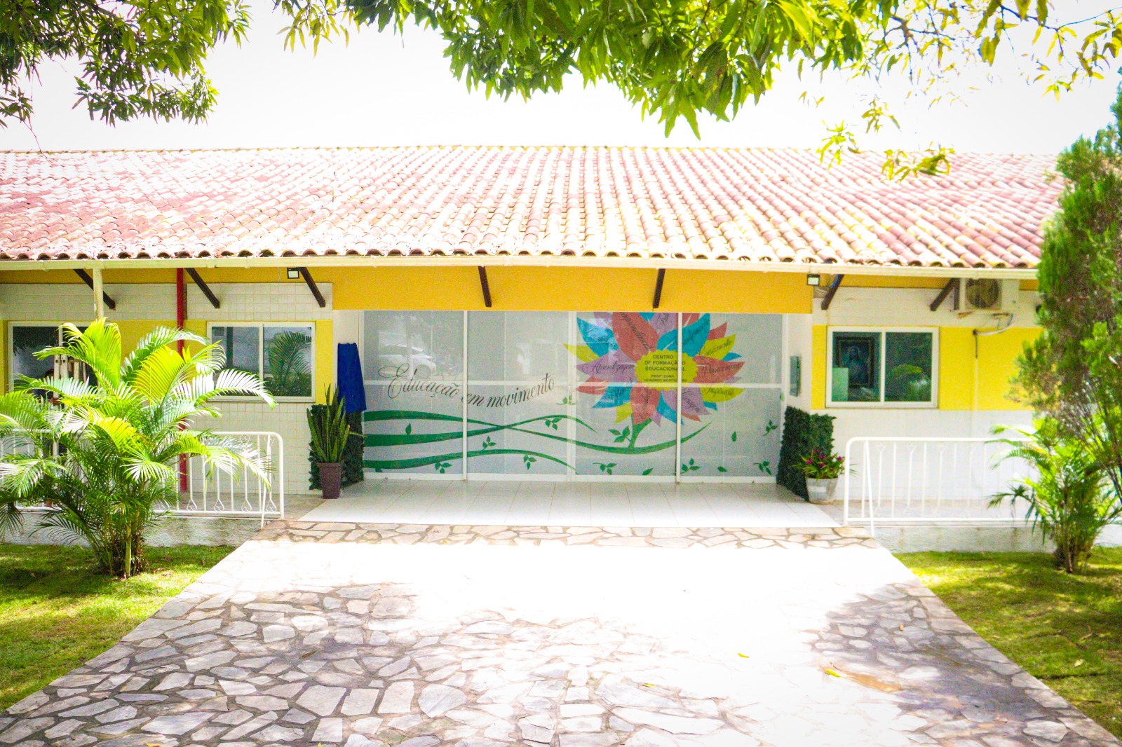 Conde entrega Centro de Formação Educacional Edna Honório e reafirma compromisso com valorização dos professores