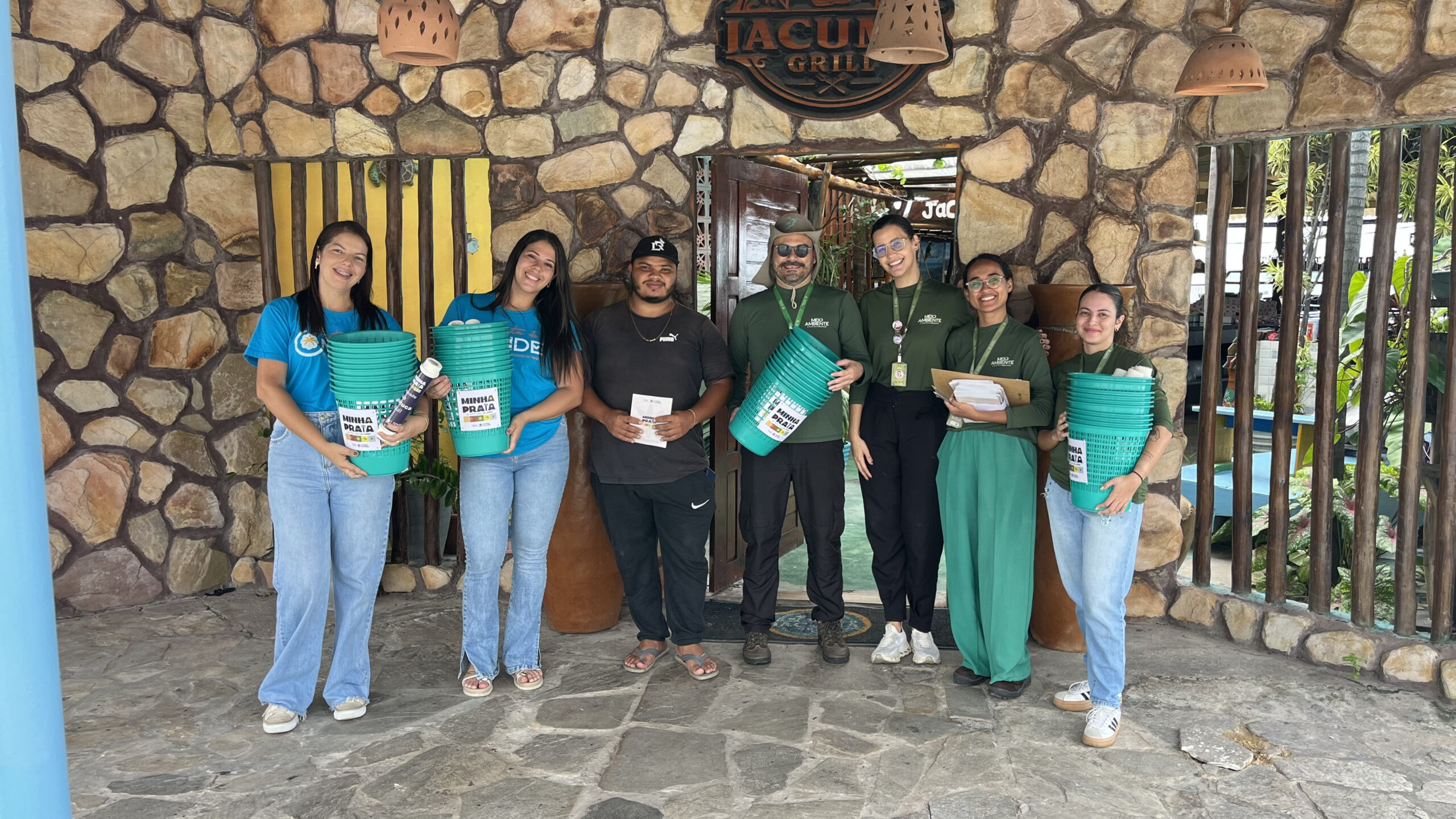 Projeto “Minha Praia” reforça conscientização ambiental e distribui materiais educativos na orla de Conde